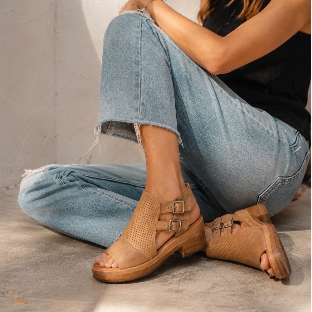 NEW MIZ MOOZ LIBRA Women 9-9.5 PEEP TOE LEATHER HEELED SANDAL BRANDY 40